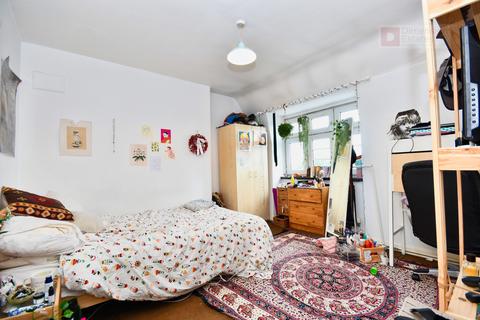 3 bedroom maisonette for sale, Sutton Street, Shadwell, London, E1