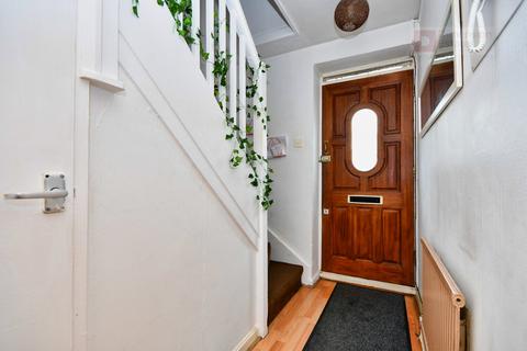 Flat 42, Gosling House Sutton Street, London, E1 0AU
