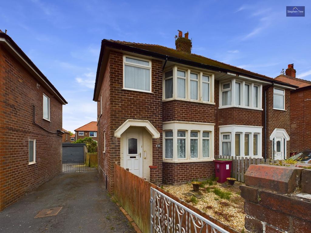 Fitzroy Road, Blackpool, FY2 3 bed semidetached house for sale £100,000