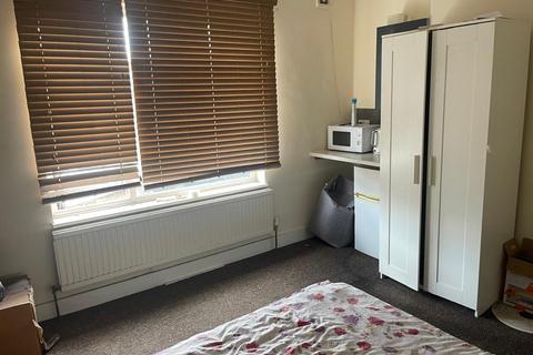 1 bedroom in a house share to rent, Thornton Heath CR7