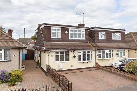 4 bedroom chalet for sale, Lucerne Walk, Wickford, Essex