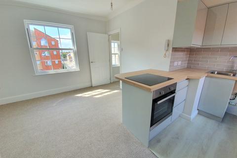 1 bedroom flat to rent, High Street, NR32 1HR