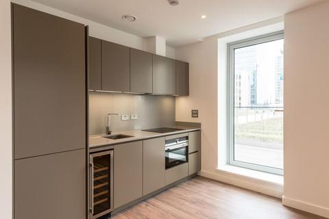 Studio to rent, Satin House, Piazza Walk, Aldgate, London, E1