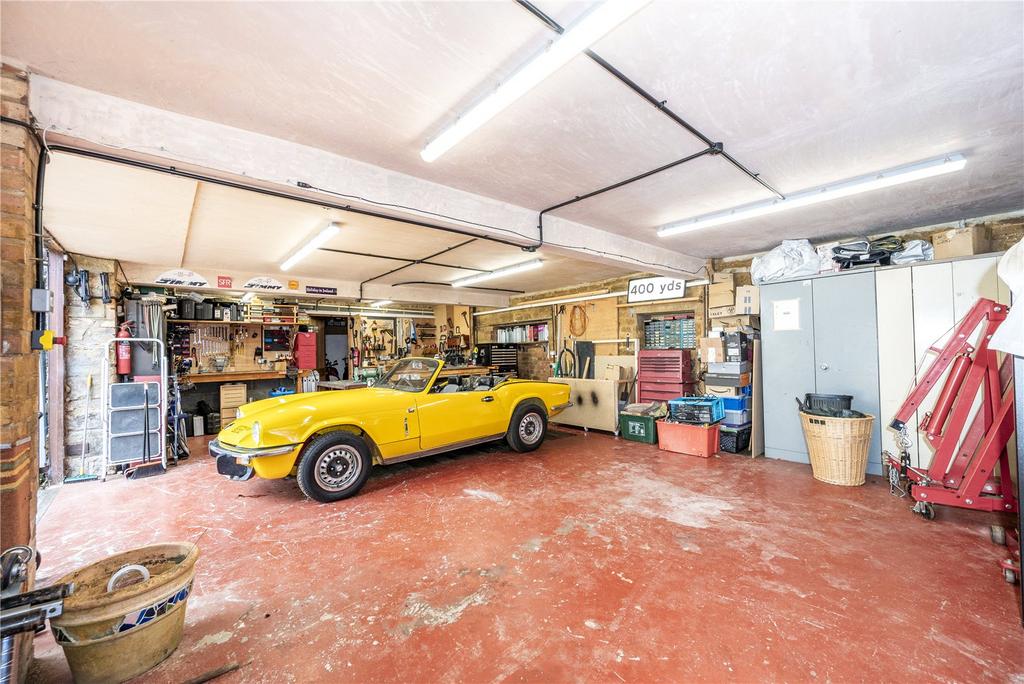 Garage / Workshop