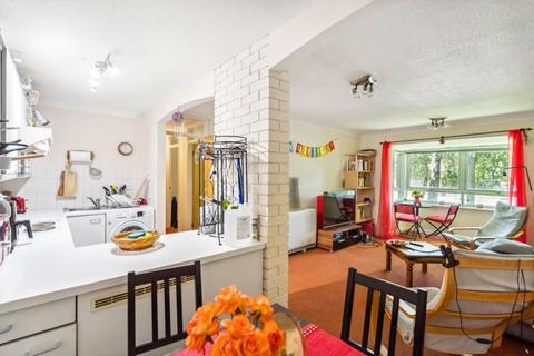 2 bedroom flat for sale, Savill Way, Marlow SL7