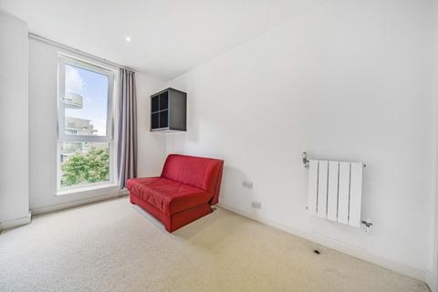 3 bedroom apartment to rent, Tudway Road London SE3