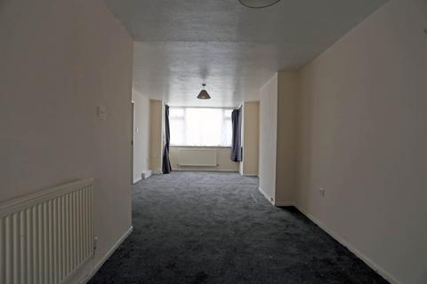 4 bedroom terraced house to rent, Fullwell Avenue, Ilford