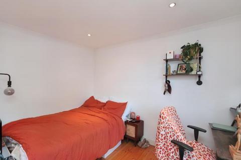 2 bedroom apartment to rent, 10 Victoria Avenue, Surbiton KT6