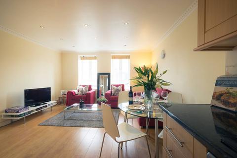 2 bedroom flat for sale, Mossbury Road, London SW11