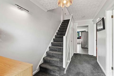20 Elizabeth Crescent, East Grinstead, RH19 3JA