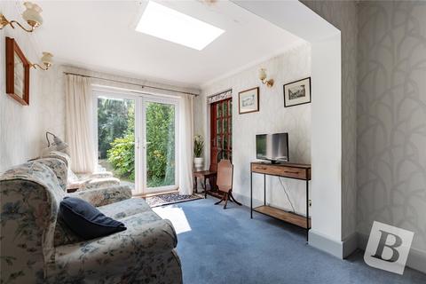 4 Leasway, Upminster, RM14 3AJ