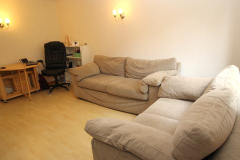 2 bedroom flat to rent, Holmers Court, Holmers Farm Way, High Wycombe, HP12