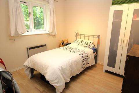 2 bedroom flat to rent, Holmers Court, Holmers Farm Way, High Wycombe, HP12