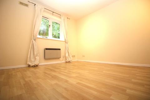 2 bedroom ground floor maisonette to rent, Holmers Court, Holmers Farm Way, High Wycombe, HP12