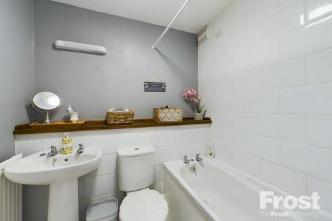 25 Huntsmans Close, Feltham, TW13 7DF