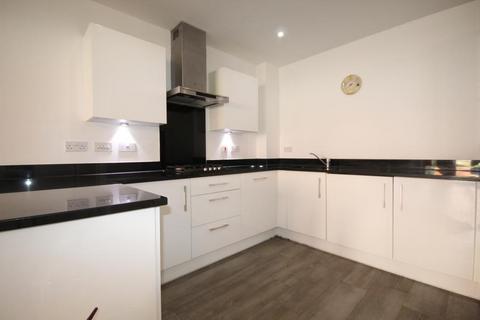 6 bedroom terraced house to rent, Denton Way, Langley