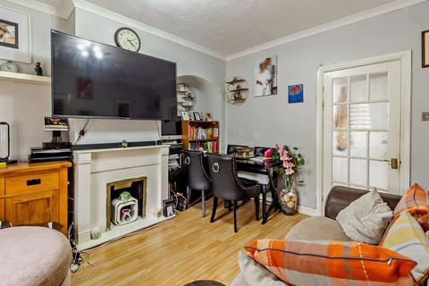 3 bedroom end of terrace house for sale, Valence Circus, Dagenham, RM8