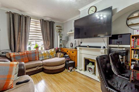 3 bedroom end of terrace house for sale, Valence Circus, Dagenham, RM8