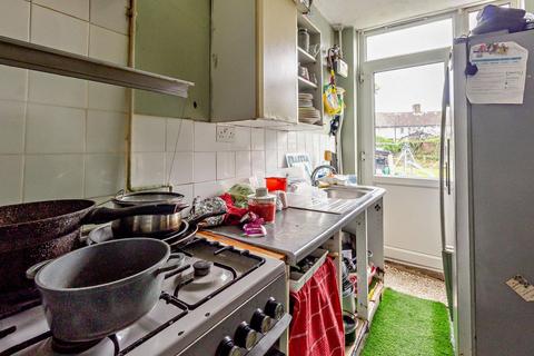 168 Valence Circus, Dagenham, RM8 3LT
