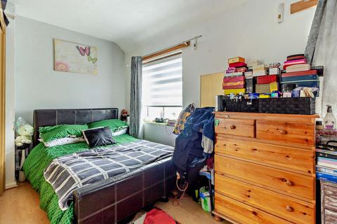 168 Valence Circus, Dagenham, RM8 3LT
