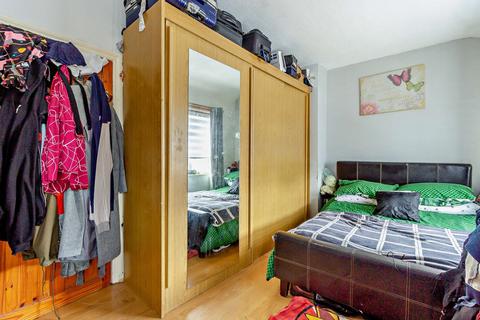 168 Valence Circus, Dagenham, RM8 3LT