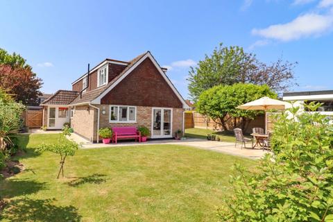 4 bedroom detached house for sale, Fernhurst Close, Hayling Island