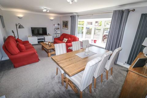 44 Fernhurst Close, Hayling Island, PO11 0DT