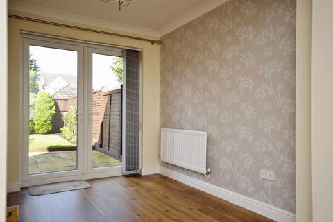 3 bedroom semi-detached house to rent, Miles Close, Raunds