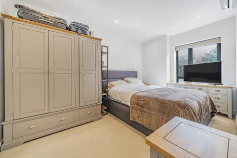 2 bedroom apartment for sale, Messaline Avenue, London