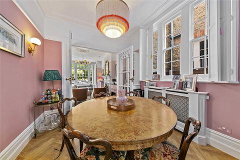 8 Lawn Crescent, Richmond, TW9 3NR