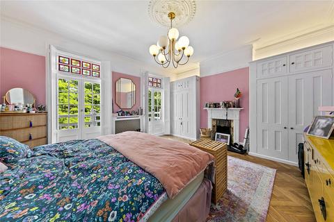 8 Lawn Crescent, Richmond, TW9 3NR