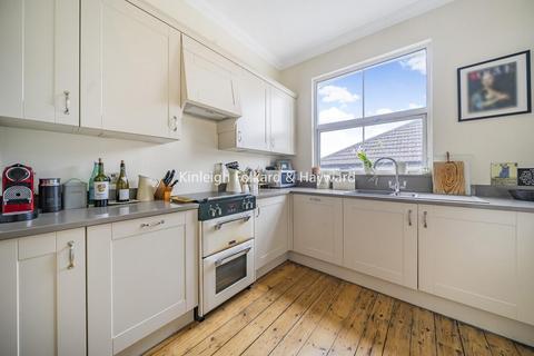 4 bedroom flat for sale, Bromley Avenue, Bromley