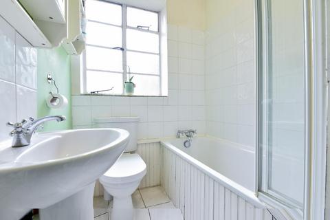 1 bedroom flat for sale, Wyke Road, Raynes Park