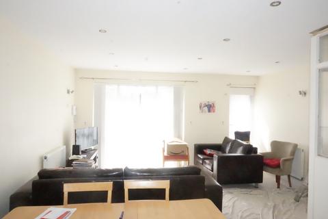 2 bedroom maisonette to rent, White house drive, HA74NQ