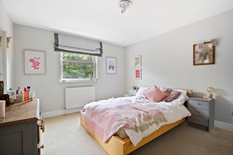 2 bedroom flat to rent, Groveway, Oval, London, SW9