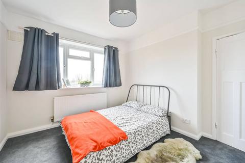 2 bedroom flat to rent, Brownlow Road, N11, Bounds Green, London, N11