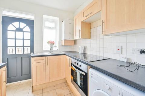 2 bedroom flat to rent, Brownlow Road, N11, Bounds Green, London, N11