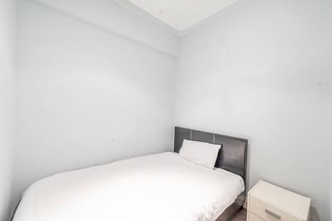 1 bedroom flat to rent, Marloes Road, Kensington, London, W8