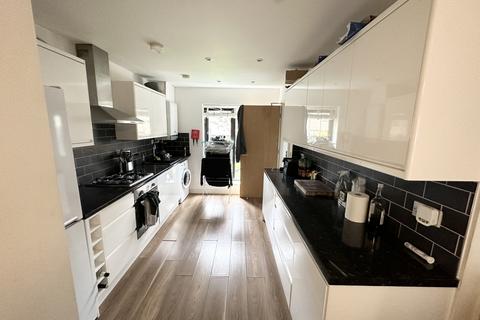 3 bedroom house to rent, Cooke Place, Salford, M5