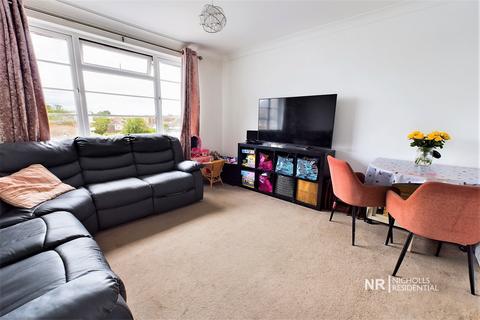 2 bedroom flat for sale, Hook Road, Chessington, Surrey. KT9