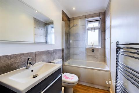 375b Hook Road, Chessington, KT9 1EL