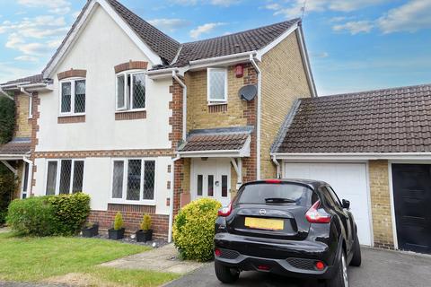2 bedroom semi-detached house for sale, Golding Close, Maidenbower RH10