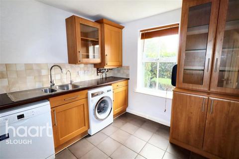 3 bedroom end of terrace house to rent, Dalton Green, Langley