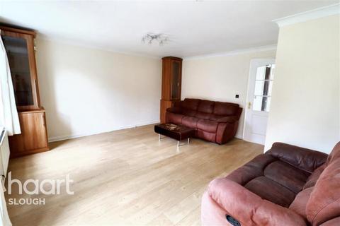 3 bedroom end of terrace house to rent, Dalton Green, Langley