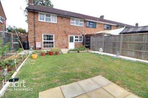 3 bedroom end of terrace house to rent, The Commons, Welwyn garden city