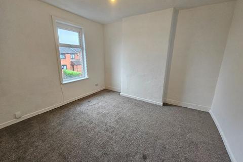 3 bedroom terraced house to rent, Barlow Street, Horwich, Bolton