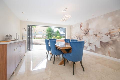 8 Wakehams Hill, Pinner, HA5 3BQ