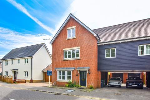 73 Baynard Avenue, Little Dunmow, Dunmow, CM6 3FD