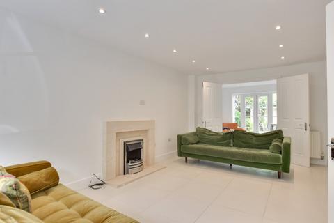73 Baynard Avenue, Little Dunmow, Dunmow, CM6 3FD