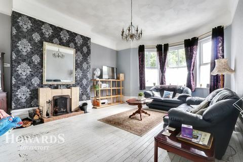 3 bedroom terraced house for sale, Denmark Road, Lowestoft